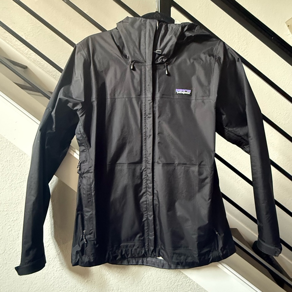 Patagonia Women's Rain Jacket Hooded Lightweight Packable
